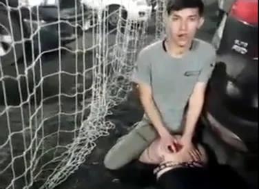 Pegos fodendo no estacionamento