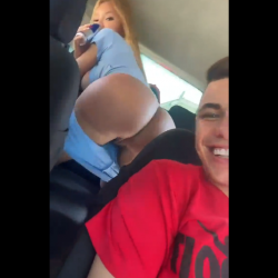 Rebolando dentro do carro