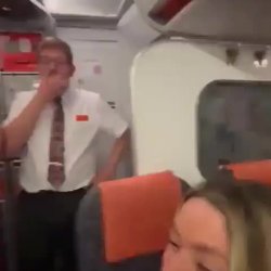 Estavam fodendo no banhero do avião