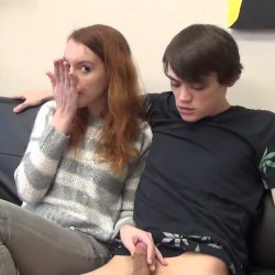 Punhetou o pintinho do cara